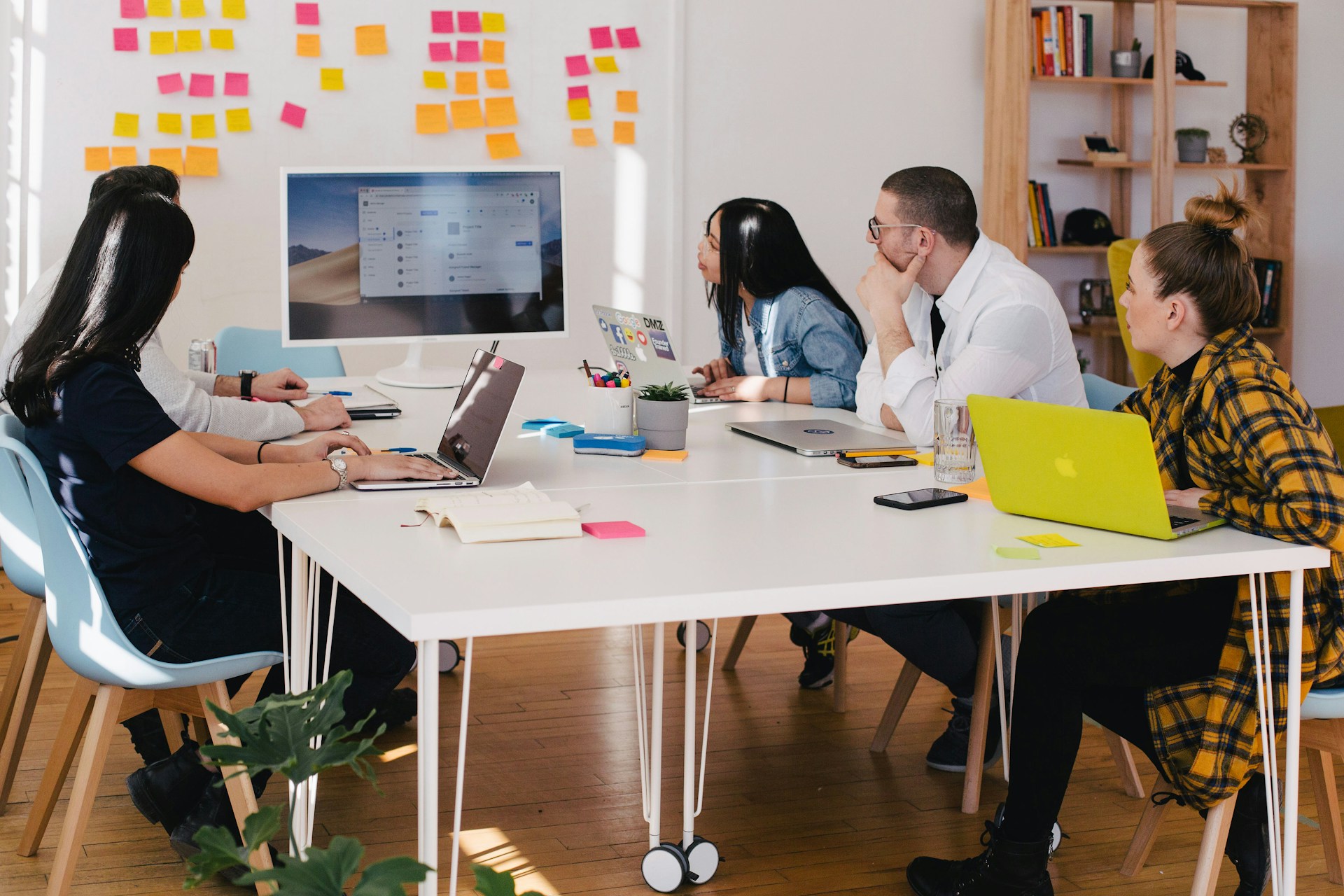 How Virtual Office Software Boosts Team Collaboration